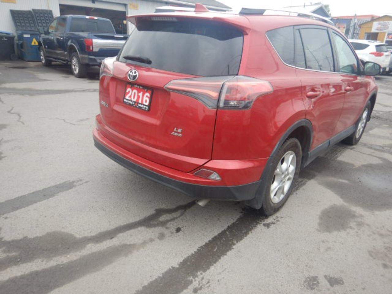 2016 Toyota RAV4 LE Photo