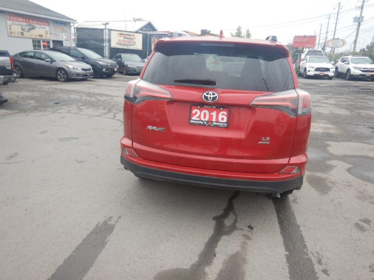 2016 Toyota RAV4 LE Photo