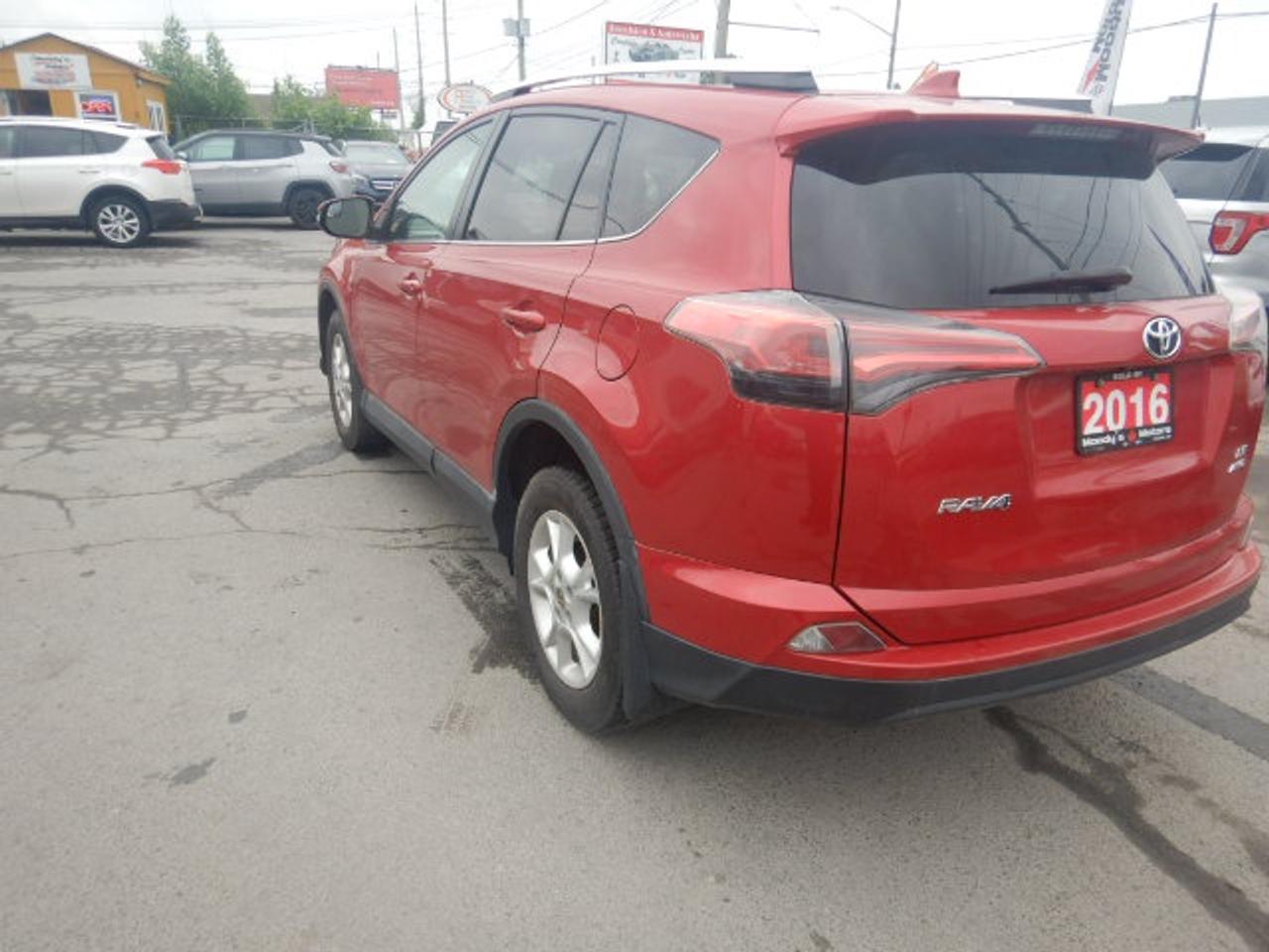 2016 Toyota RAV4 LE Photo