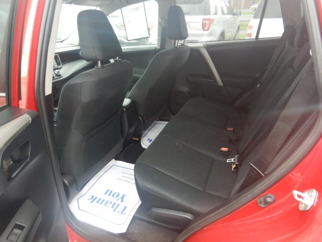 2016 Toyota RAV4 LE Photo