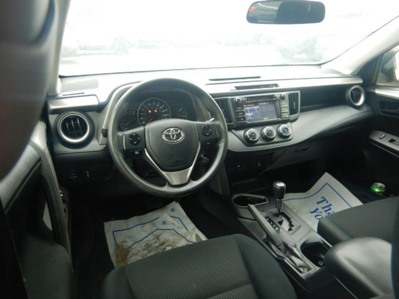 2016 Toyota RAV4 LE Photo