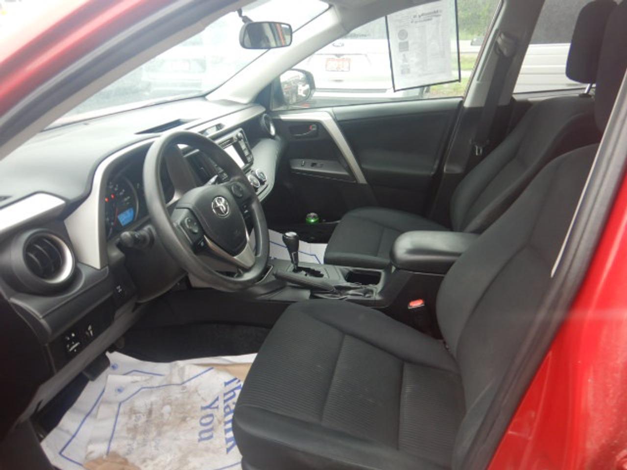 2016 Toyota RAV4 LE Photo