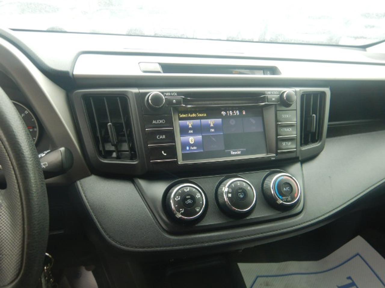 2016 Toyota RAV4 LE Photo