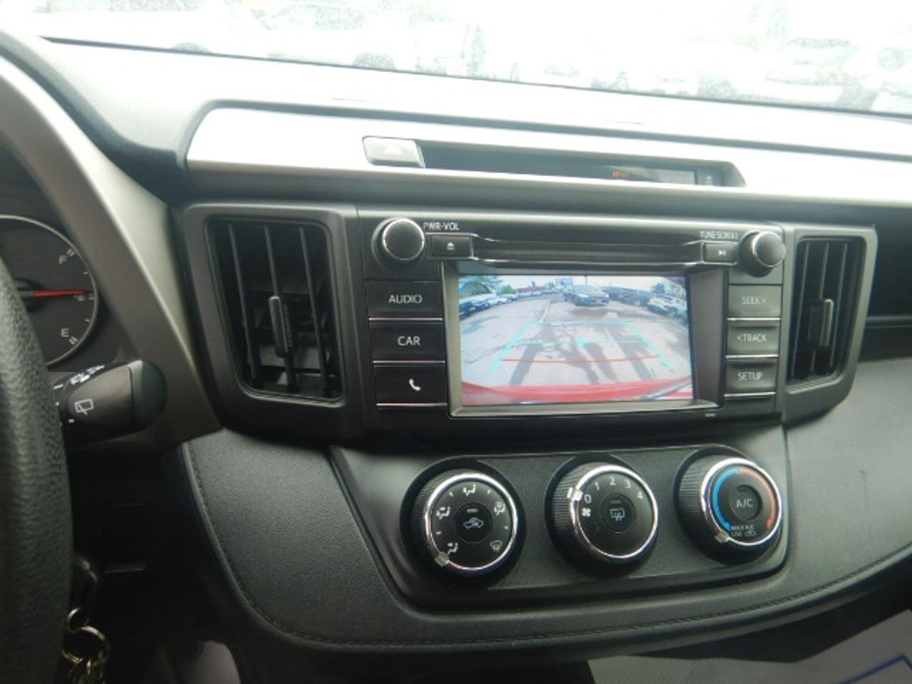 2016 Toyota RAV4 LE Photo