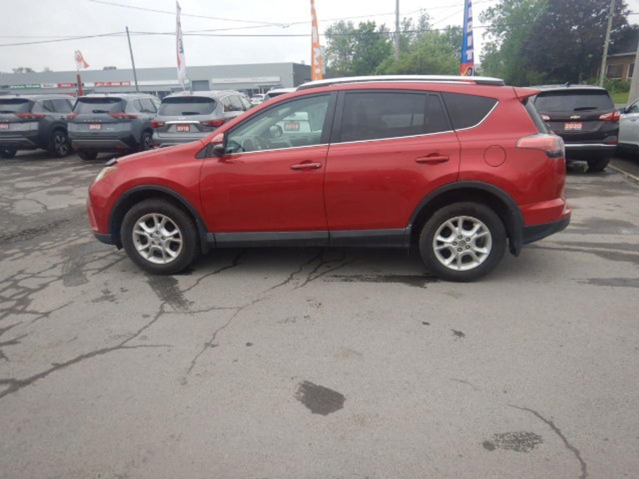 2016 Toyota RAV4 LE Photo