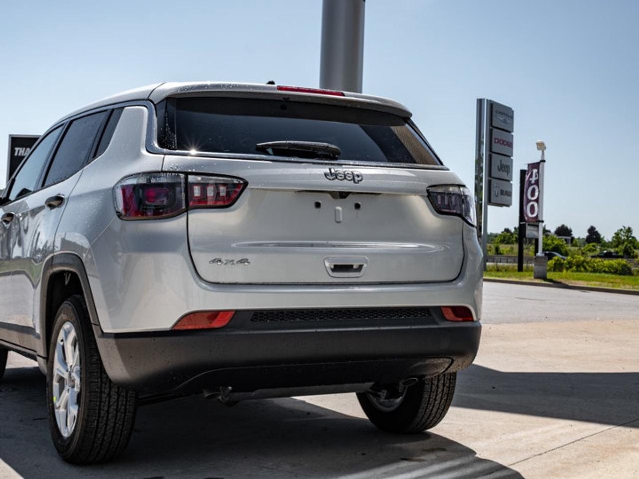 2025 Jeep Compass Sport Photo
