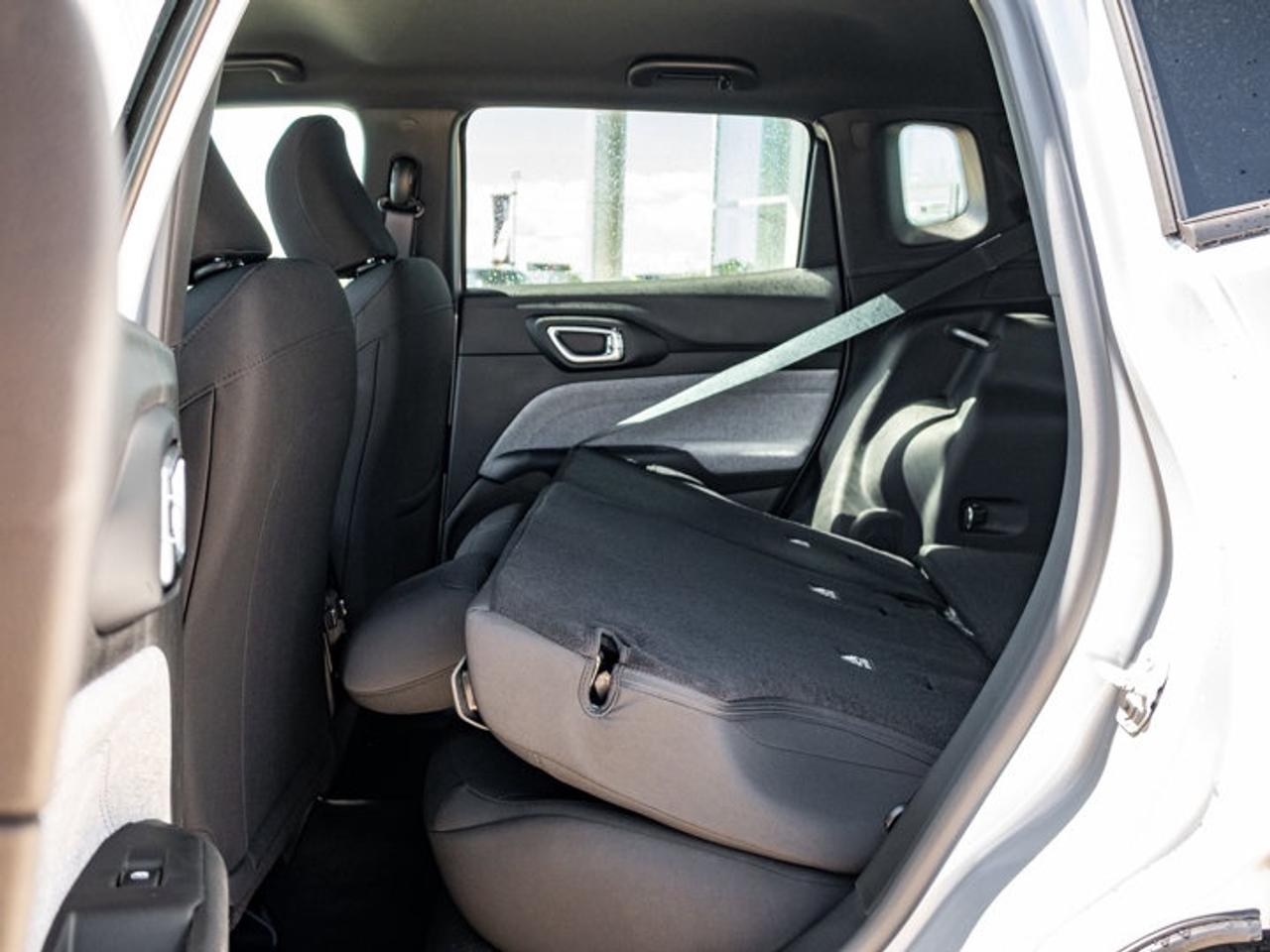 2025 Jeep Compass Sport Photo