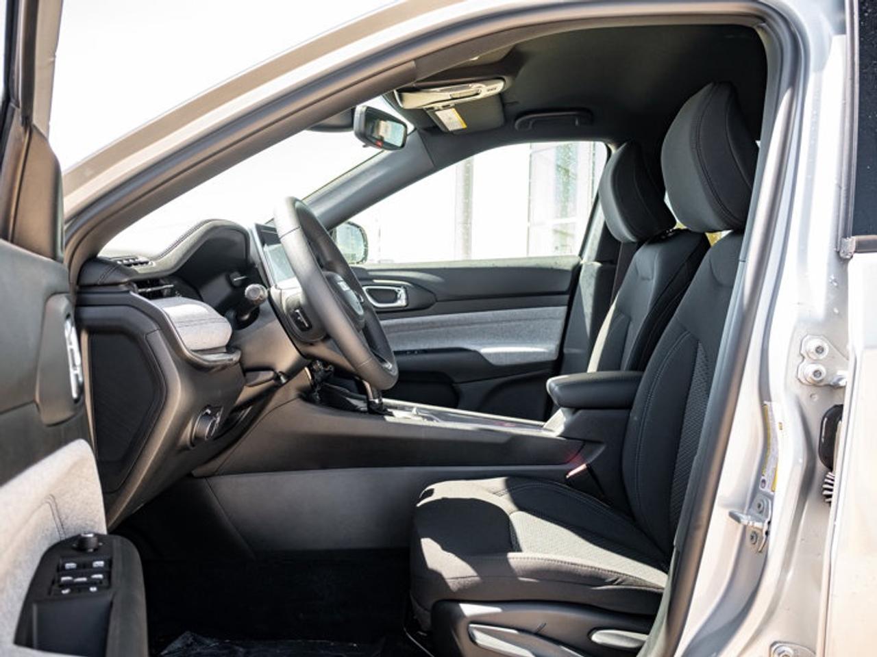2025 Jeep Compass Sport Photo