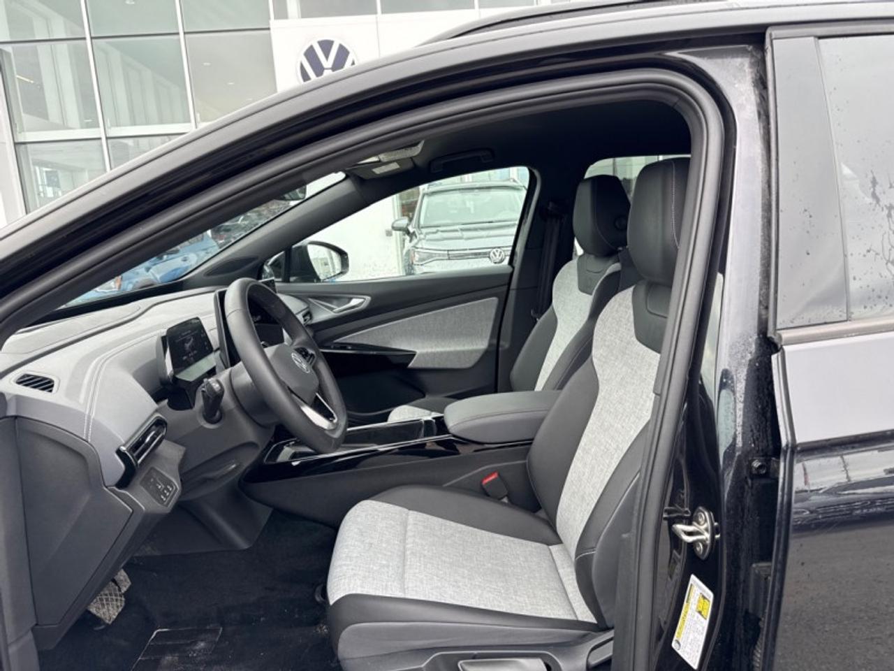 2024 Volkswagen ID.4 Pro AWD  - Certified - Tow Package Photo