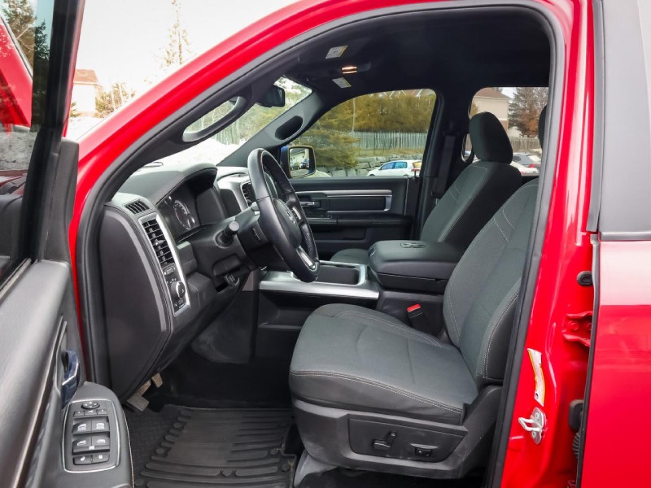 2022 RAM 1500 Classic SLT (140.5 WB 5'7 Box) SWB Photo