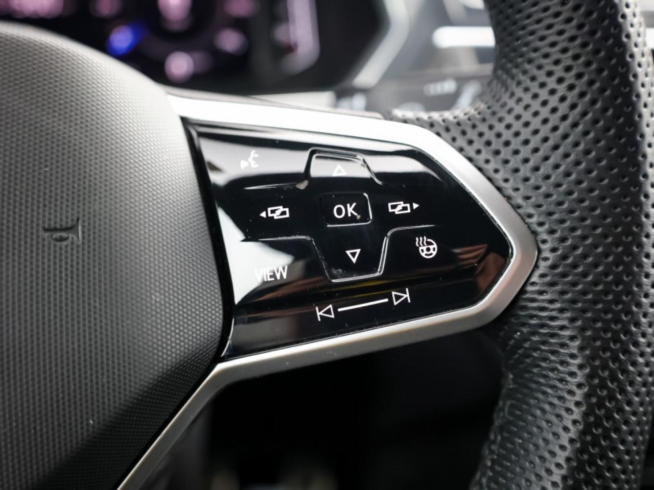 2022 Volkswagen Tiguan Comfortline R-Line Black Edition Photo