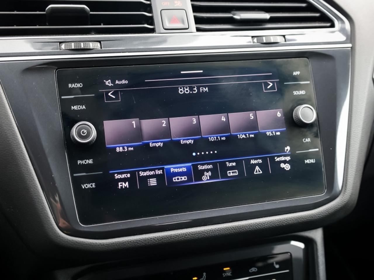 2022 Volkswagen Tiguan Comfortline R-Line Black Edition Photo