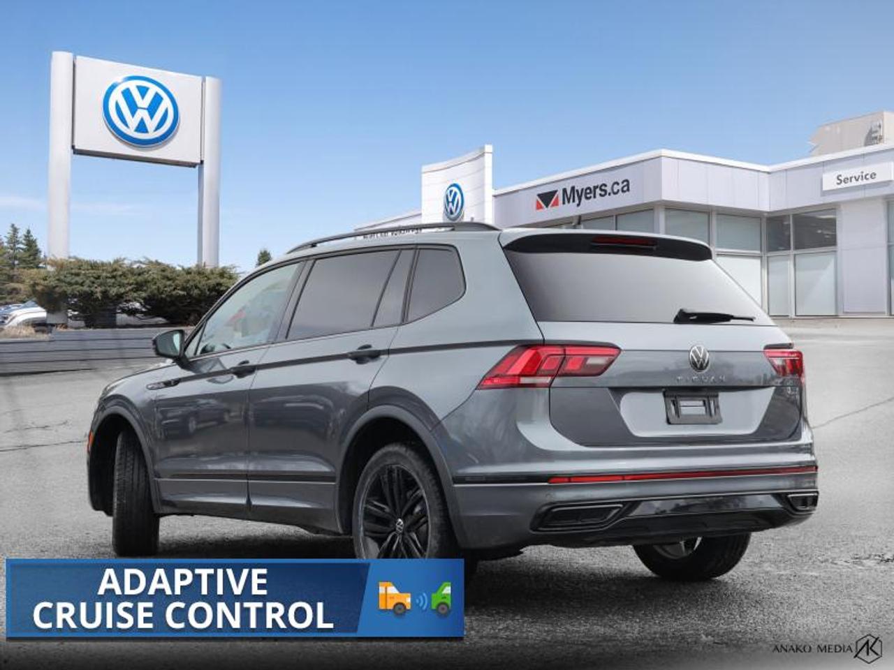 2022 Volkswagen Tiguan Comfortline R-Line Black Edition Photo3