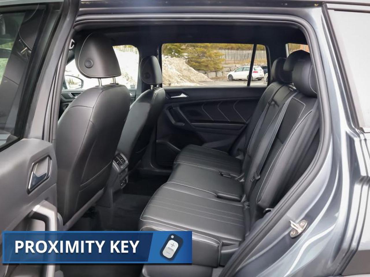 2022 Volkswagen Tiguan Comfortline R-Line Black Edition Photo