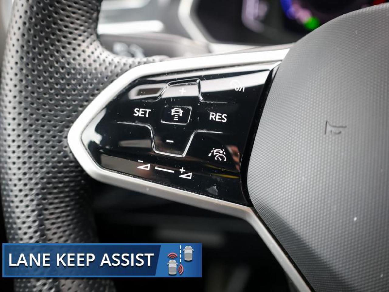 2022 Volkswagen Tiguan Comfortline R-Line Black Edition Photo