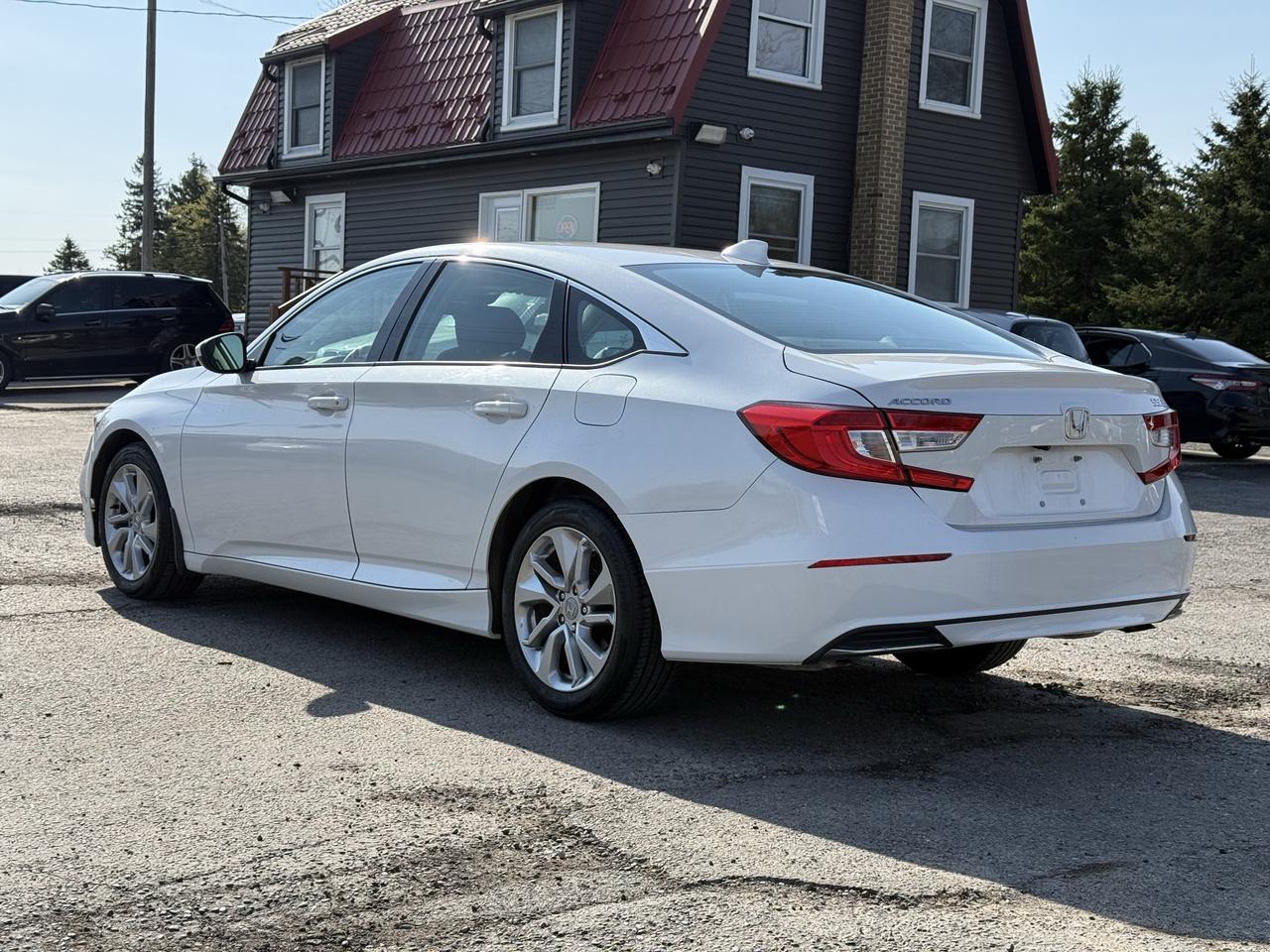 2018 Honda Accord LX Photo4