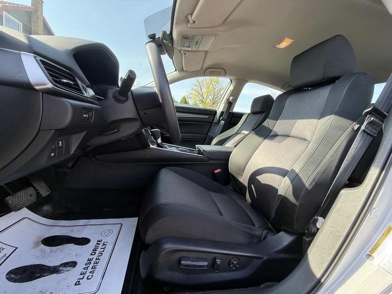 2018 Honda Accord LX Photo