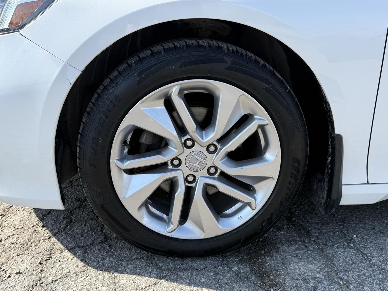 2018 Honda Accord LX Photo