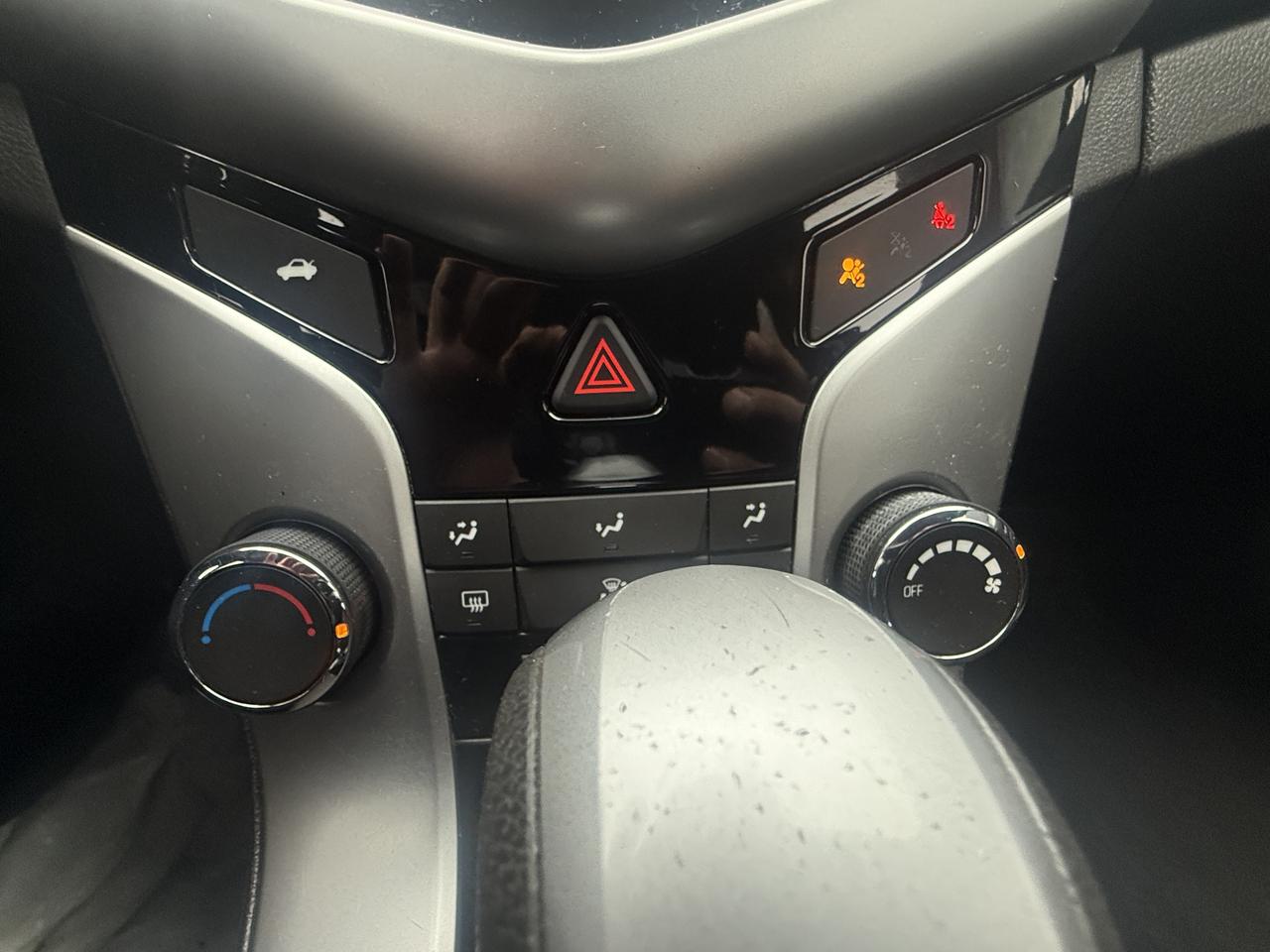 2015 Chevrolet Cruze 1LT Photo