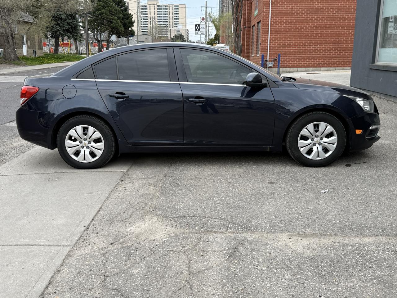 2015 Chevrolet Cruze 4dr Sdn 1LT Photo3