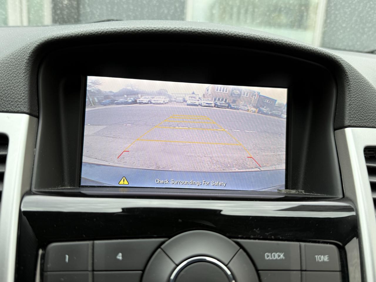 2015 Chevrolet Cruze 4dr Sdn 1LT Photo