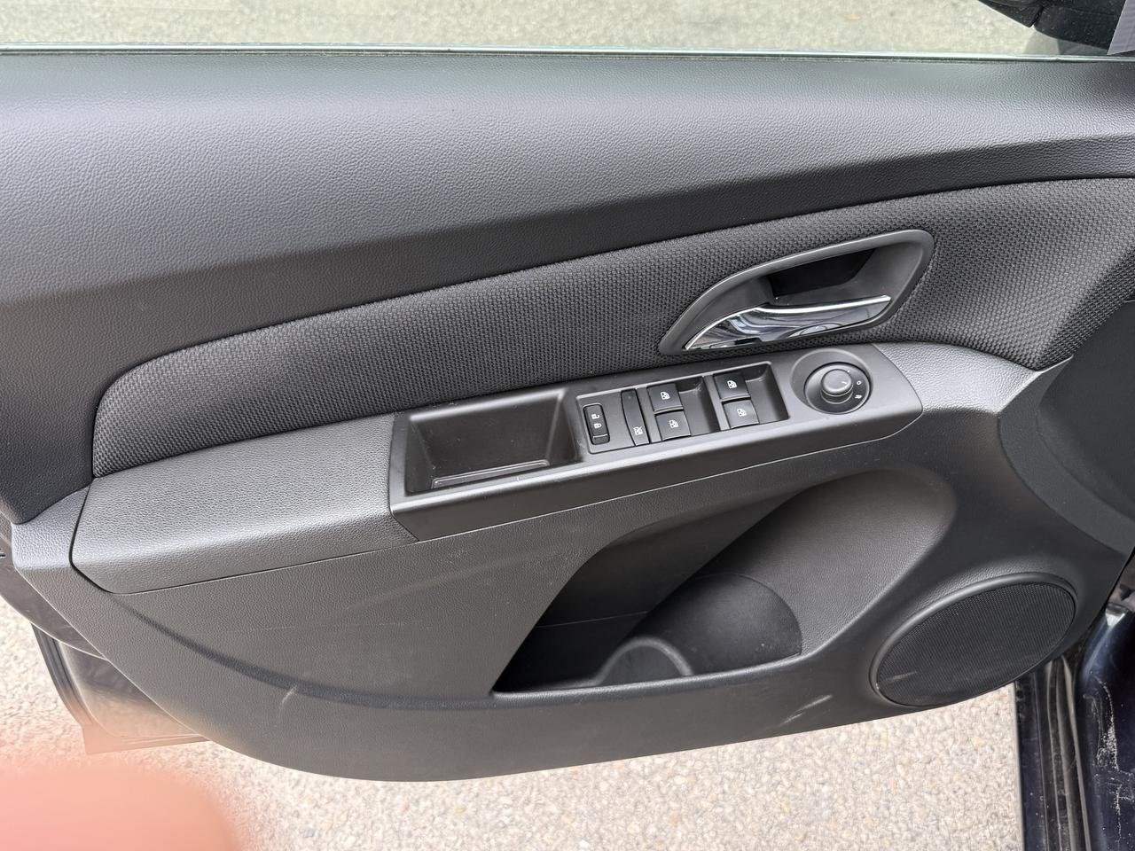 2015 Chevrolet Cruze 4dr Sdn 1LT Photo