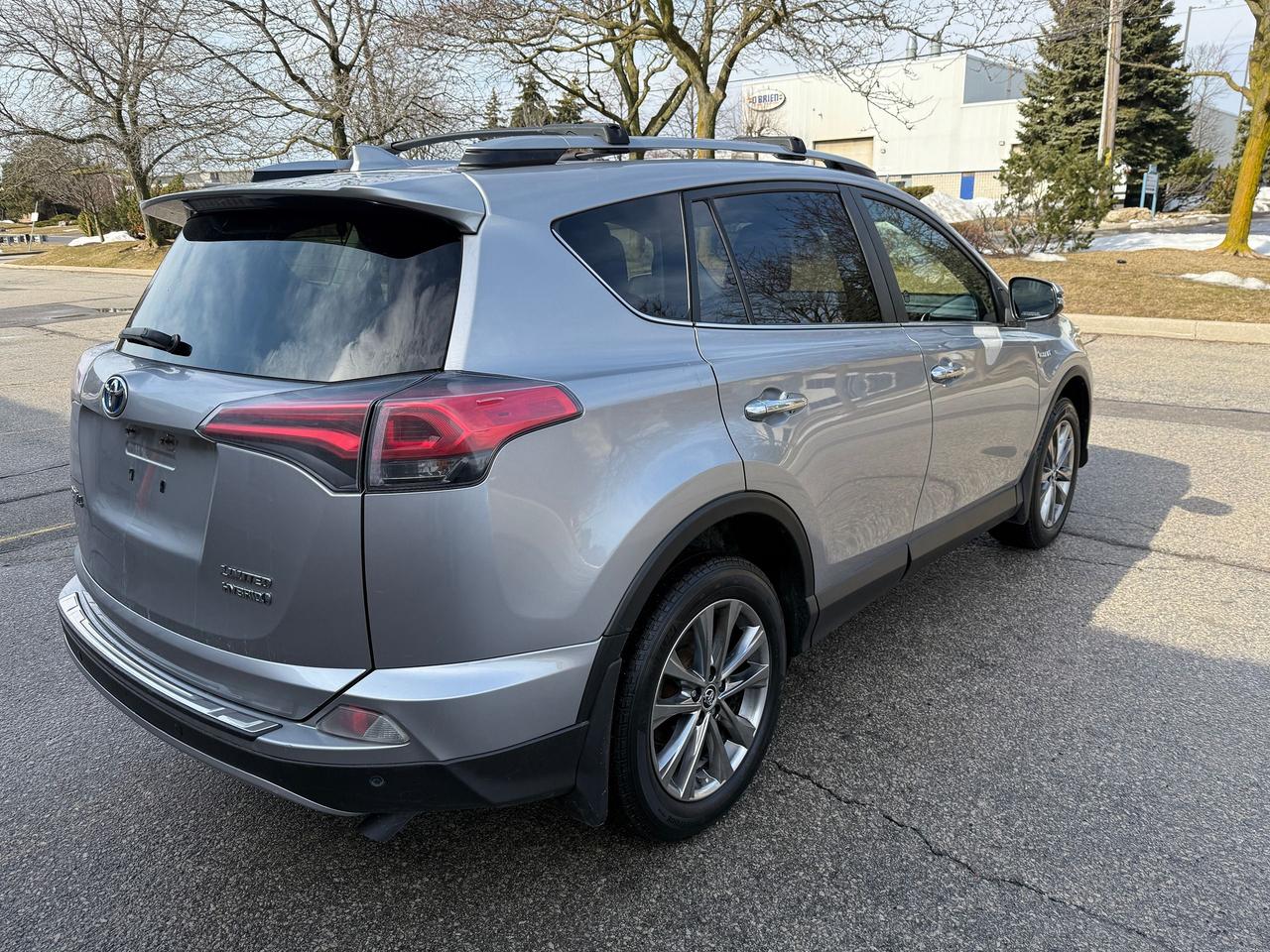 2017 Toyota RAV4 AWD LIMITED HYBRID.NAV.LEATHER.SUNROOF.CERTIFIED! Photo4