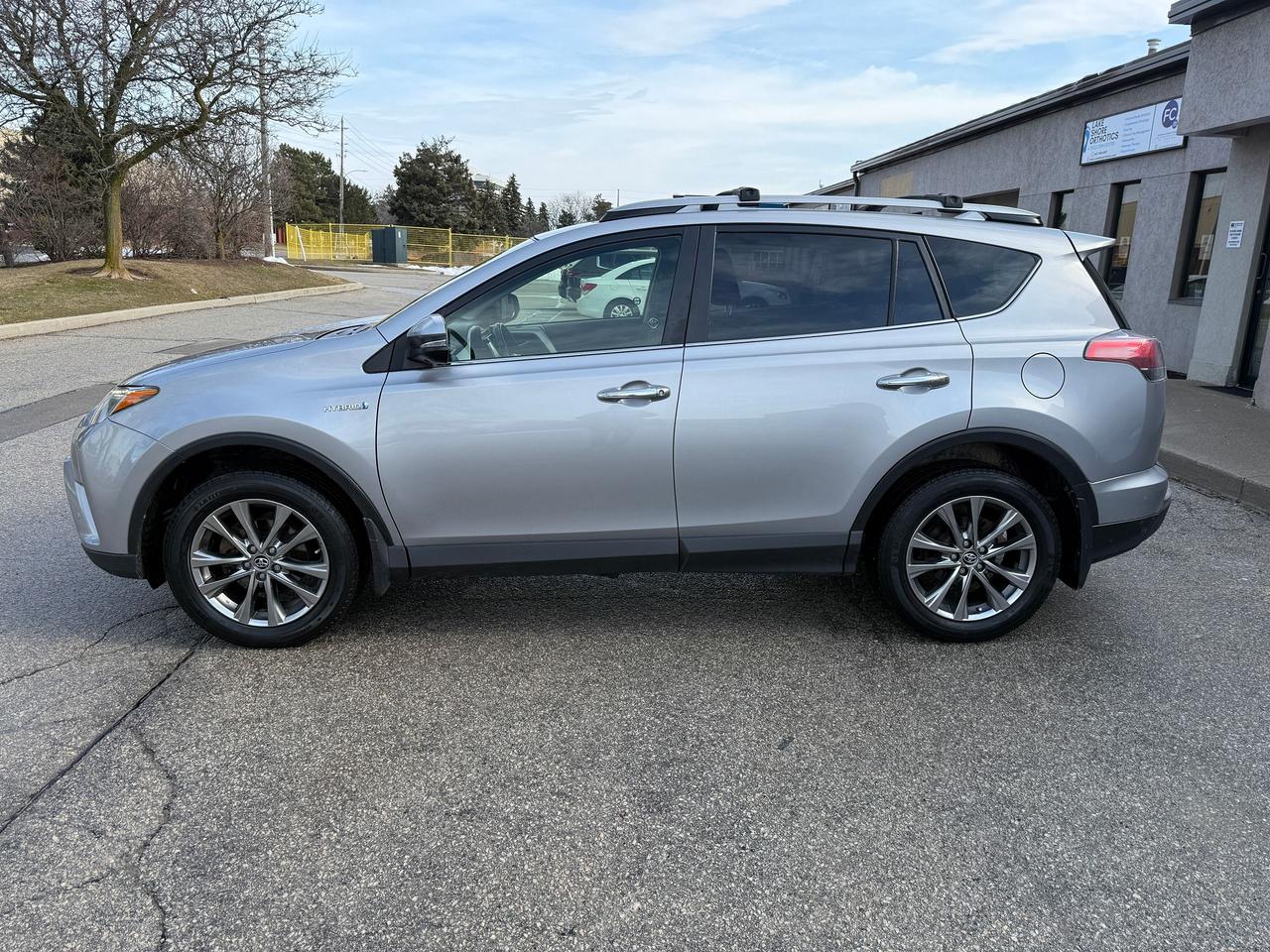 2017 Toyota RAV4 AWD LIMITED HYBRID.NAV.LEATHER.SUNROOF.CERTIFIED! Photo