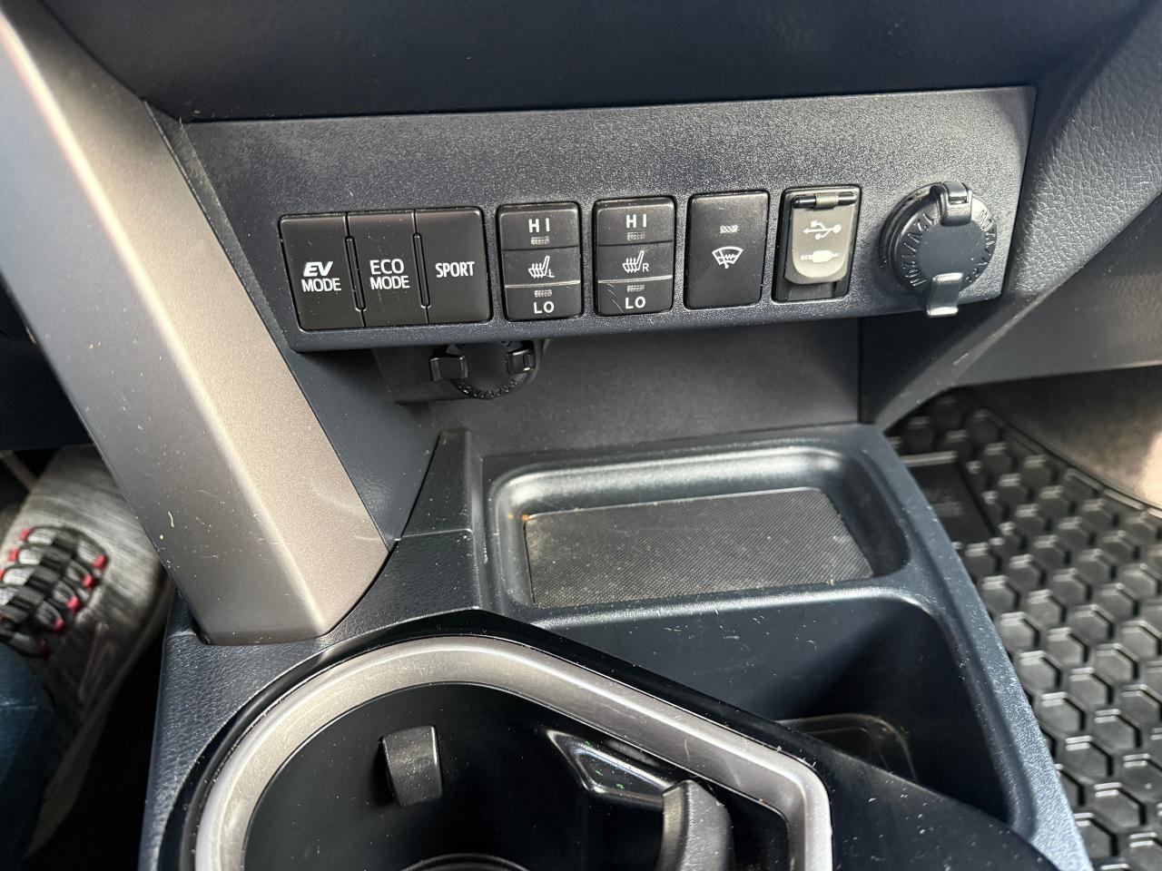 2017 Toyota RAV4 AWD LIMITED HYBRID.NAV.LEATHER.SUNROOF.CERTIFIED! Photo