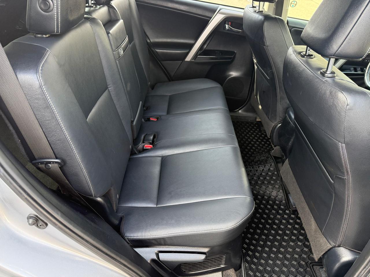 2017 Toyota RAV4 AWD LIMITED HYBRID.NAV.LEATHER.SUNROOF.CERTIFIED! Photo