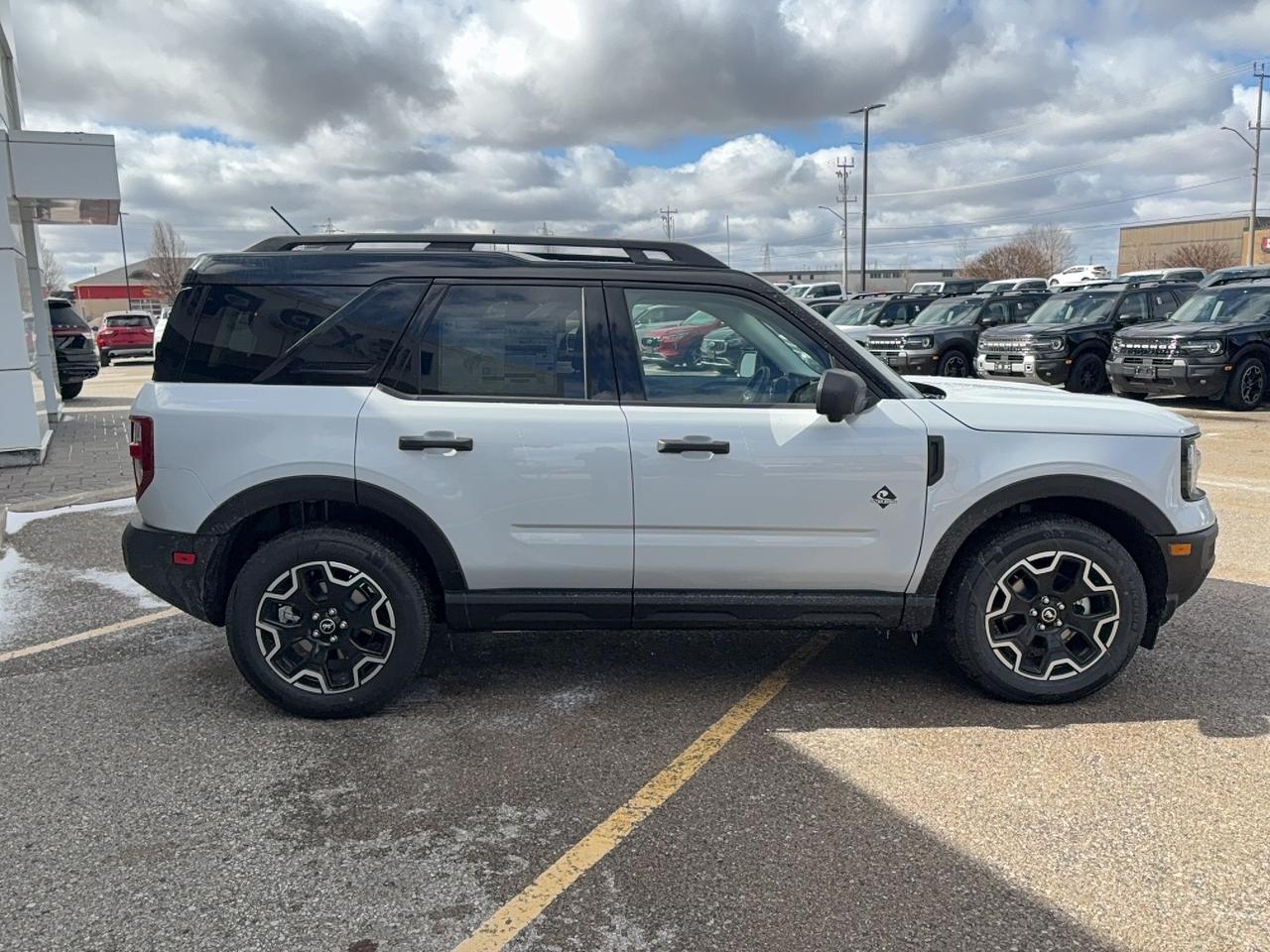 2026 Ford Bronco Sport OUTER BANKS, MOONROOF, TECH PKG, MEMORY SEAT Photo