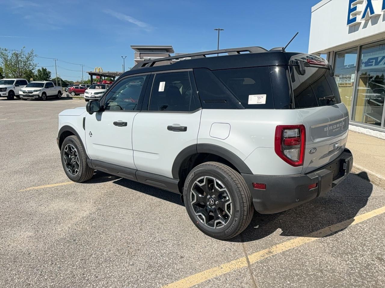 2026 Ford Bronco Sport OUTER BANKS, MOONROOF, TECH PKG, MEMORY SEAT Photo