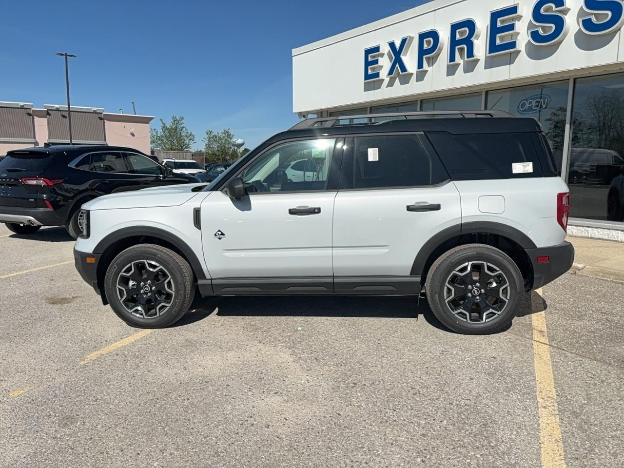 2026 Ford Bronco Sport OUTER BANKS, MOONROOF, TECH PKG, MEMORY SEAT Photo