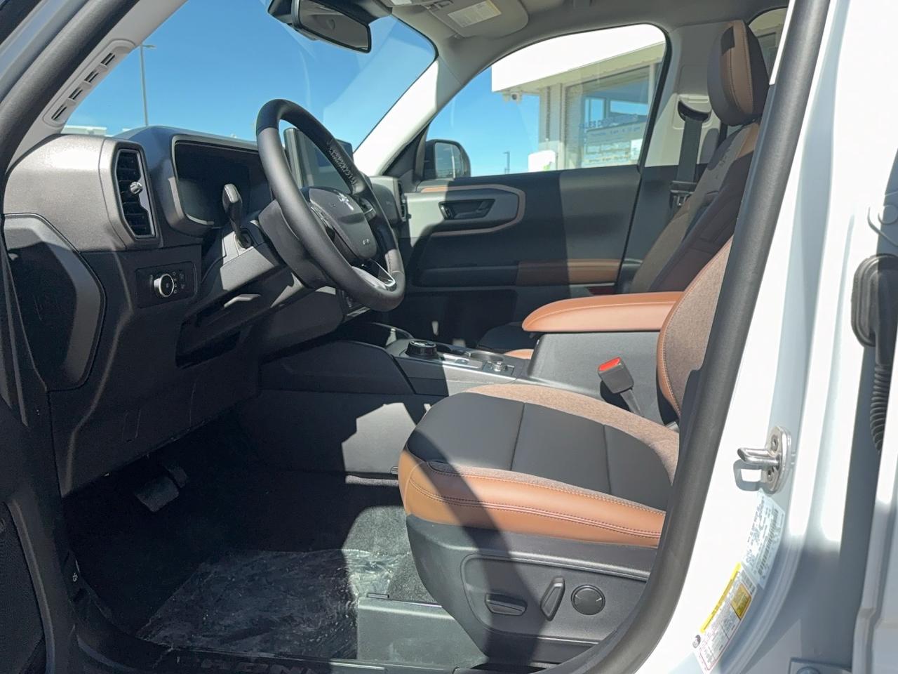 2026 Ford Bronco Sport OUTER BANKS, MOONROOF, TECH PKG, MEMORY SEAT Photo
