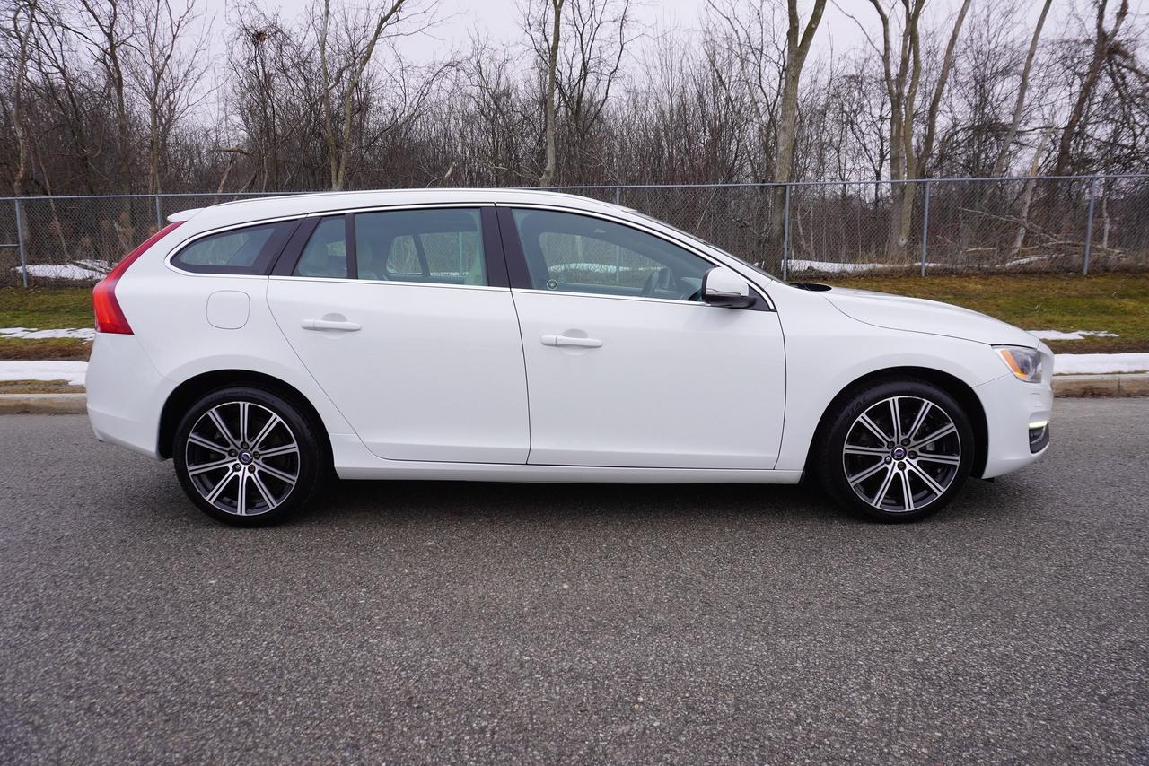 2015 Volvo V60 T6 PREMIUM PLUS / AWD / STUNNING COMBO /RARE WAGON Photo4