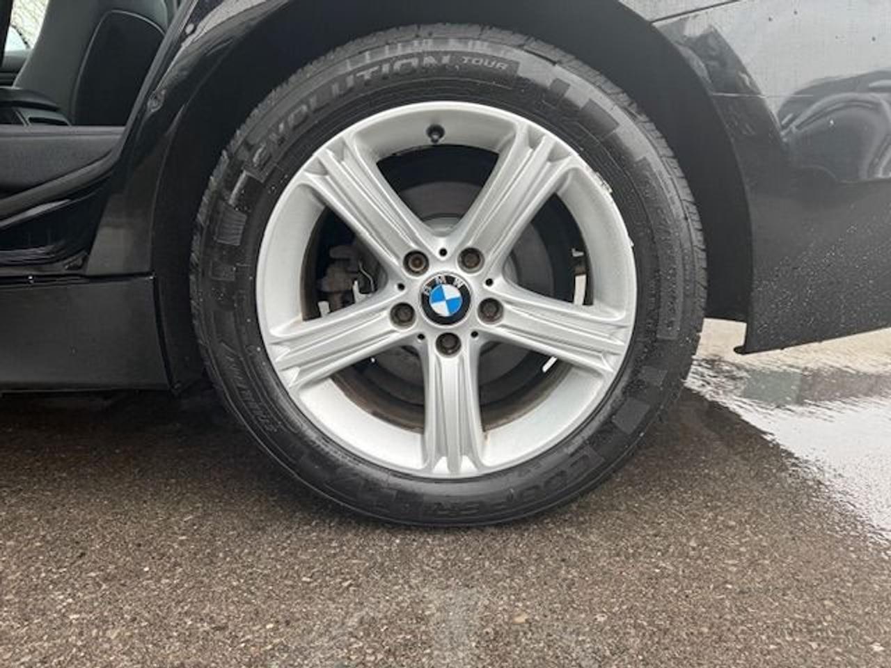 2015 BMW 3 Series 4dr Sdn 320i xDrive AWD Photo