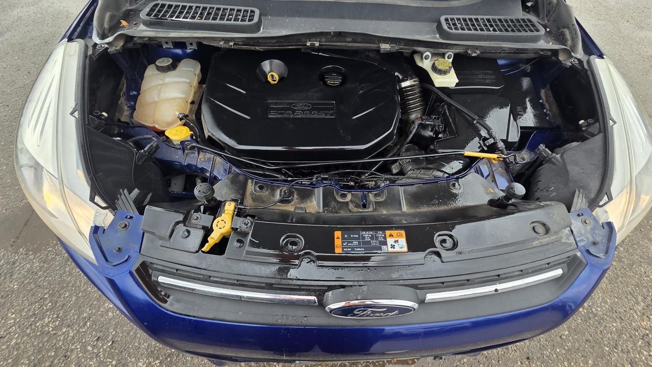 2013 Ford Escape SE, AUTO, 4CYL, ONLY 174KMS, NEED REPAIRS, AS IS Photo