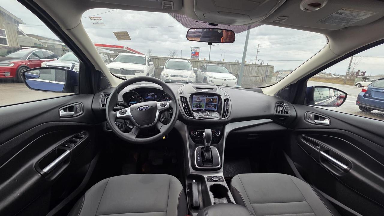 2013 Ford Escape SE, AUTO, 4CYL, ONLY 174KMS, NEED REPAIRS, AS IS Photo
