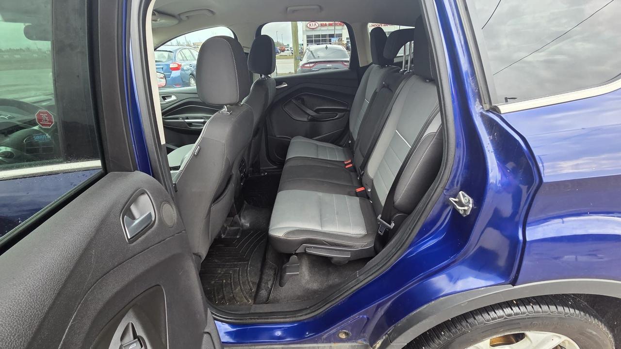 2013 Ford Escape SE, AUTO, 4CYL, ONLY 174KMS, NEED REPAIRS, AS IS Photo