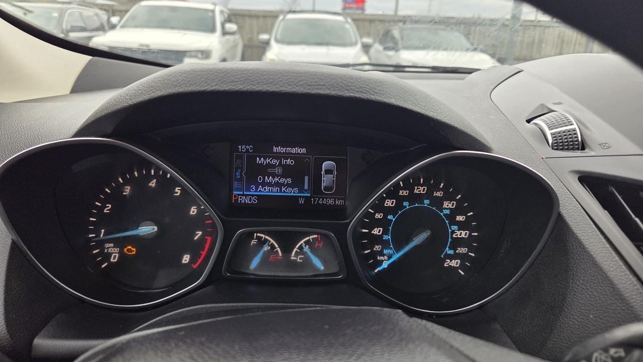 2013 Ford Escape SE, AUTO, 4CYL, ONLY 174KMS, NEED REPAIRS, AS IS Photo