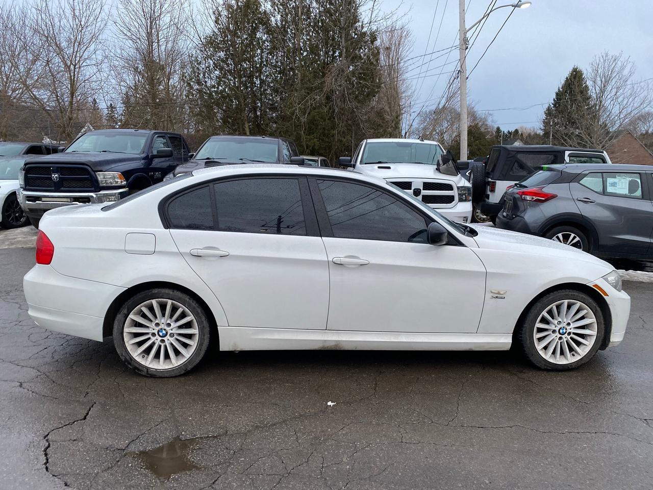 2011 BMW 3 Series 328i xDrive Classic Edition - Photo #2