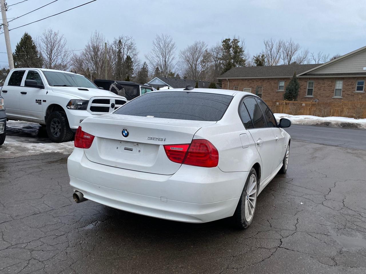 2011 BMW 3 Series 328i xDrive Classic Edition - Photo #5