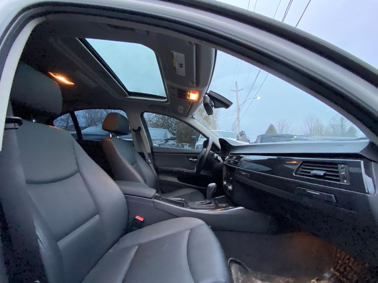 2011 BMW 3 Series 328i xDrive Classic Edition - Photo #11