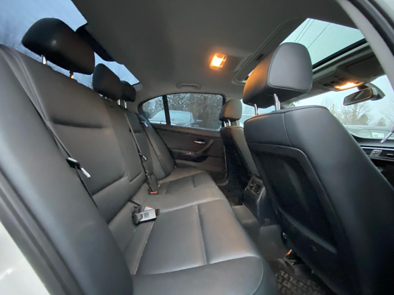 2011 BMW 3 Series 328i xDrive Classic Edition - Photo #13