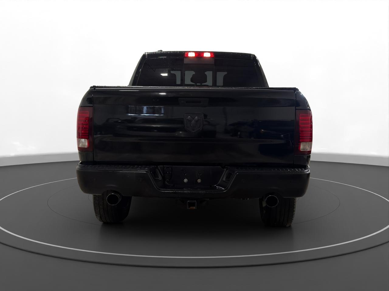 2022 RAM 1500 Classic WARLOCK 4X4 CREW CAB 5'7" BOX Photo