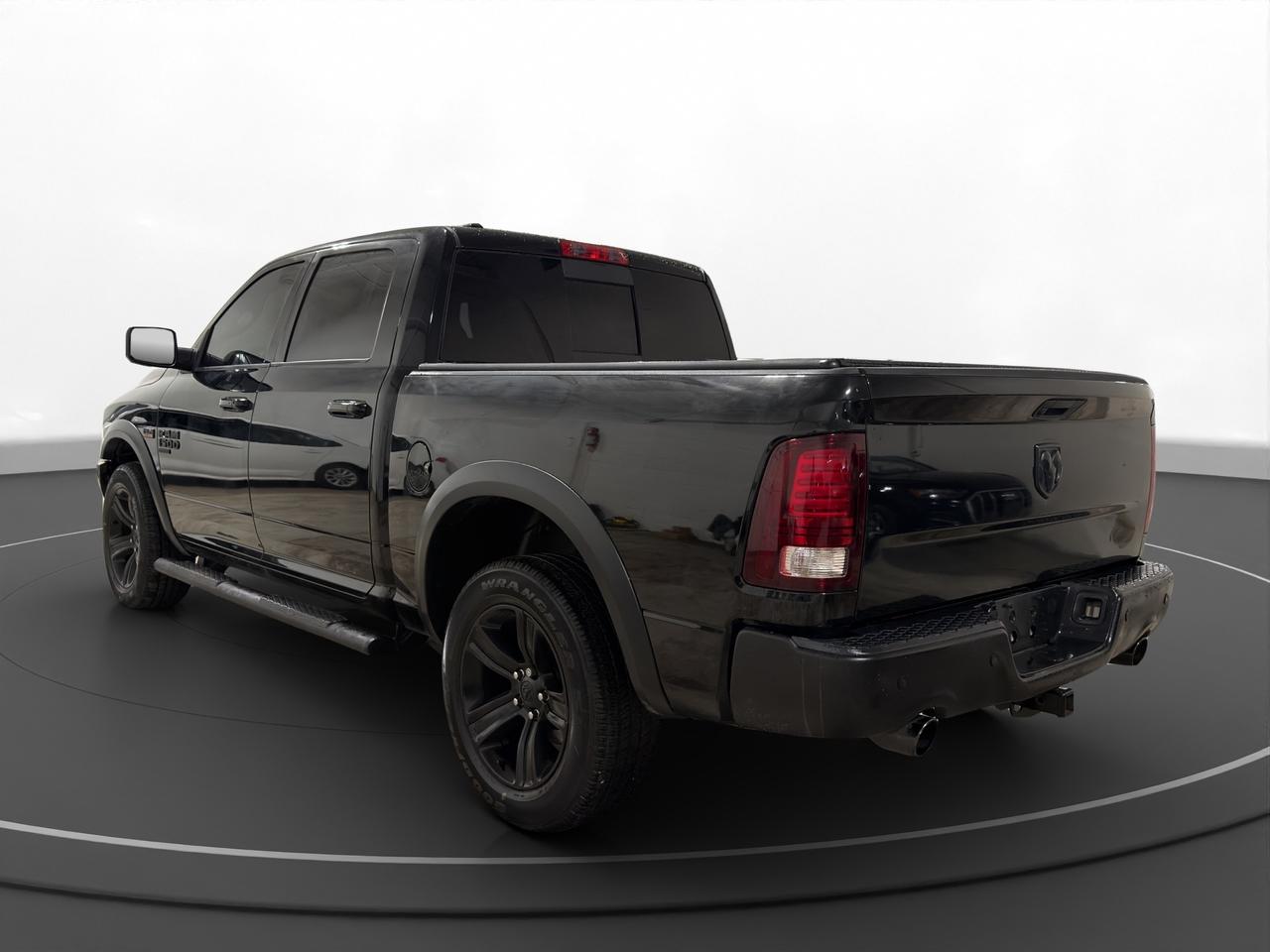 2022 RAM 1500 Classic WARLOCK 4X4 CREW CAB 5'7" BOX Photo