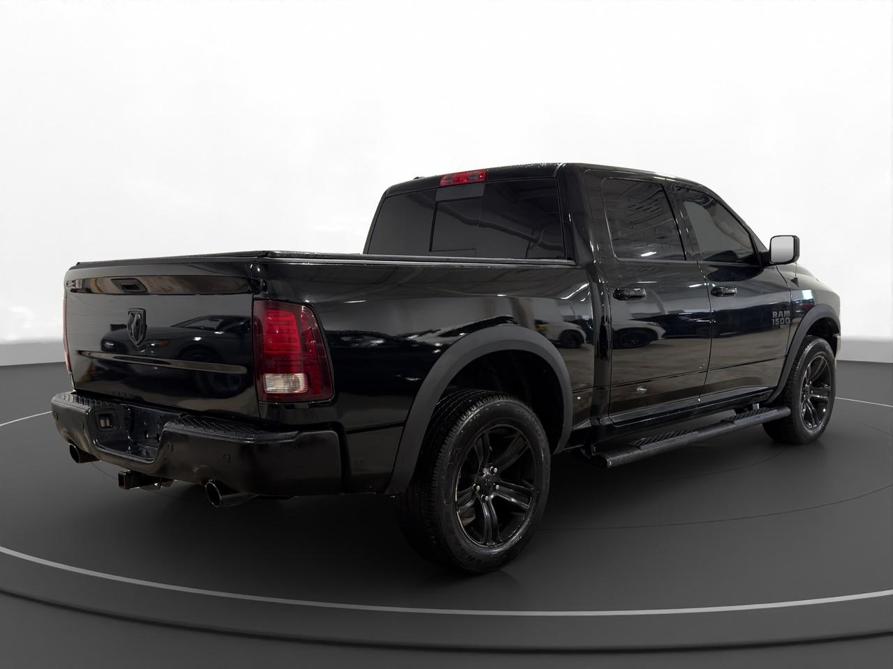 2022 RAM 1500 Classic WARLOCK 4X4 CREW CAB 5'7" BOX Photo