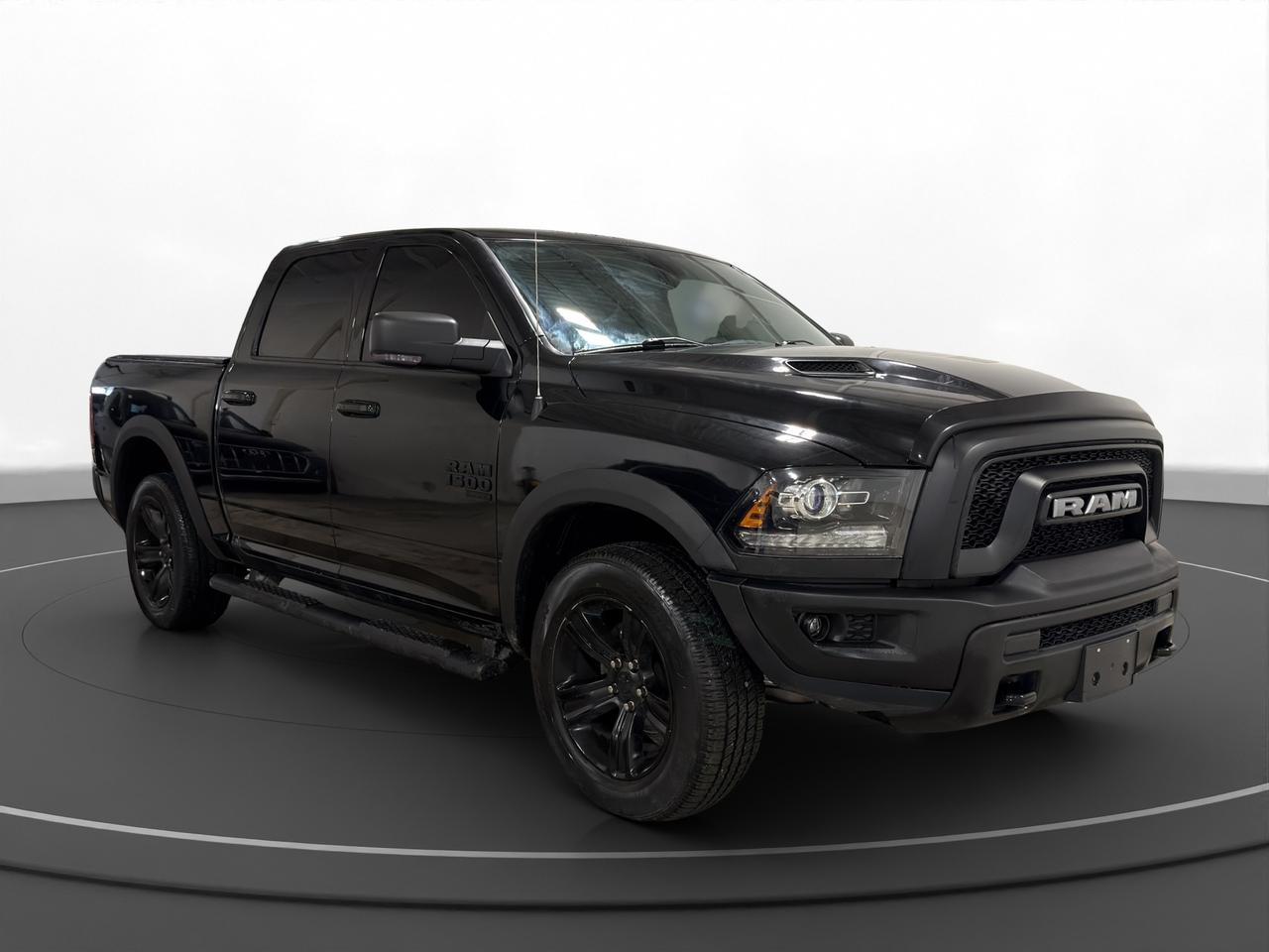 2022 RAM 1500 Classic WARLOCK 4X4 CREW CAB 5'7" BOX Photo2