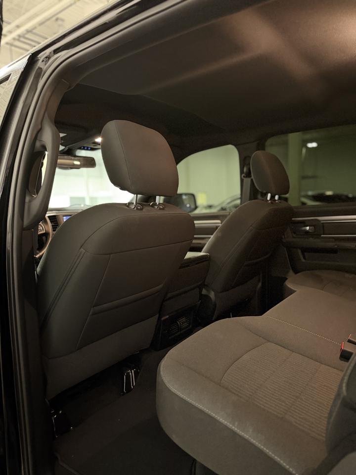 2022 RAM 1500 Classic WARLOCK 4X4 CREW CAB 5'7" BOX Photo