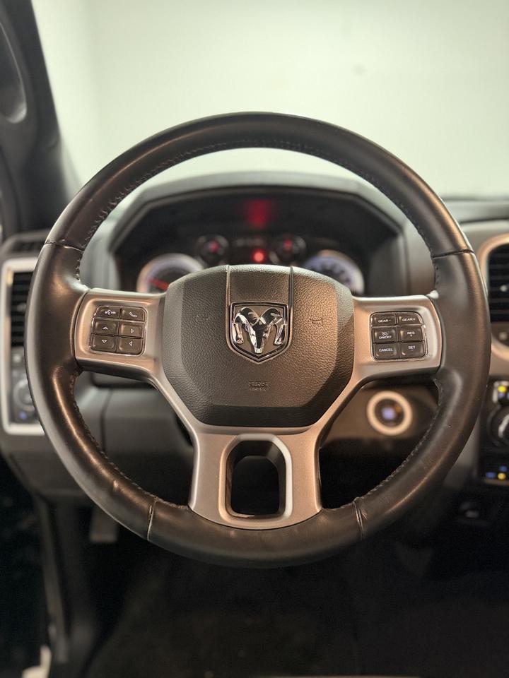 2022 RAM 1500 Classic WARLOCK 4X4 CREW CAB 5'7" BOX Photo